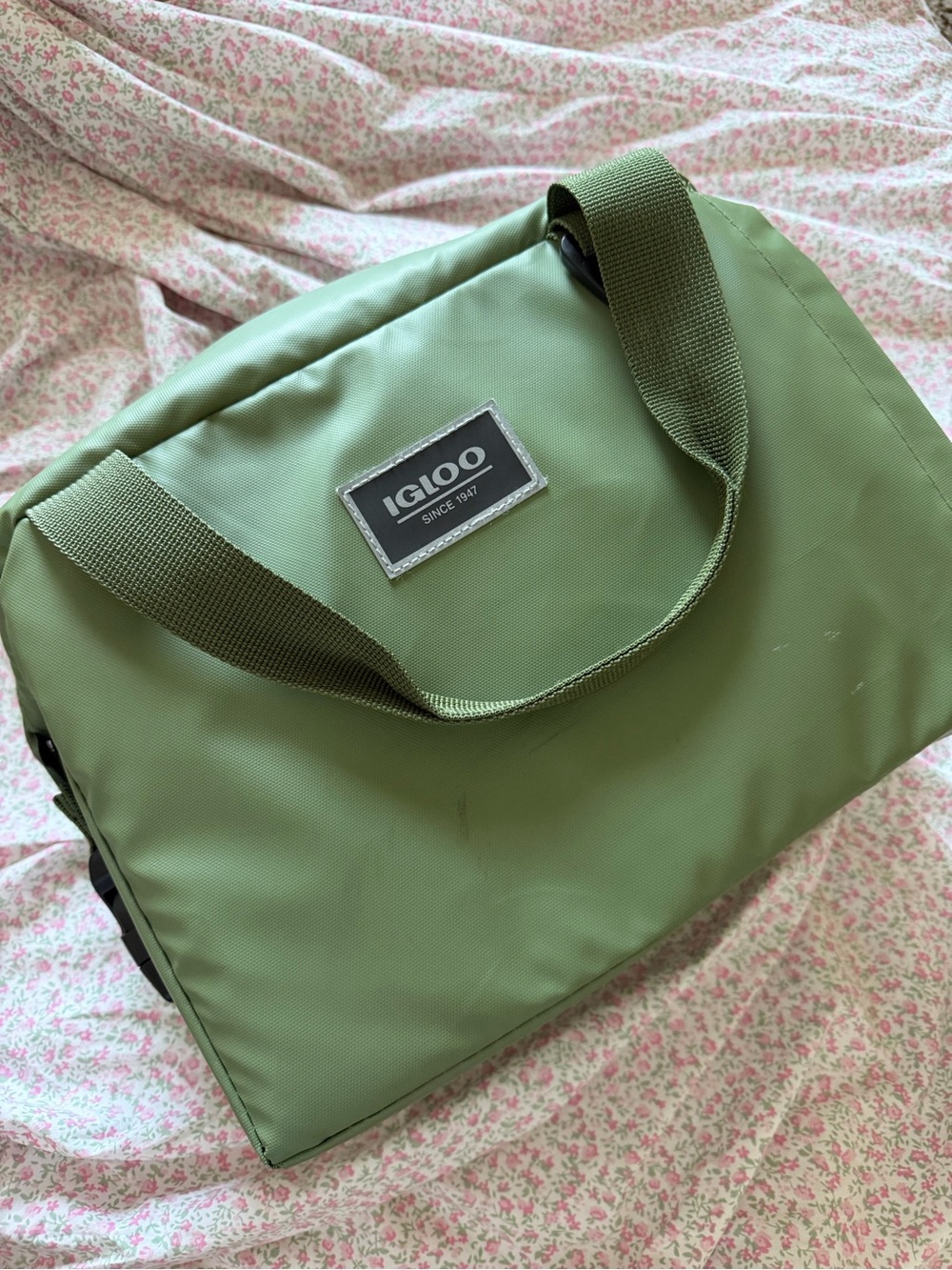 IGLOO Olive Green Lunchbox